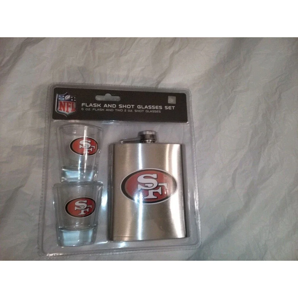 San Francisco 49ers Flask and Shot Glass Set